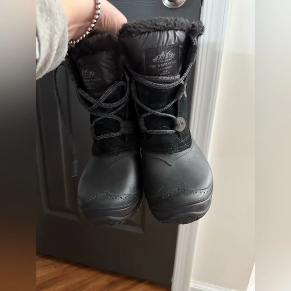 The North Face Women's Shellista II Shorty Boots - Black and Gray - Picture 5 of 10
